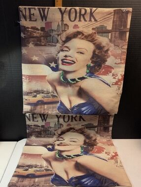 New Set of 2 Pillow Covers Square New York & Marilyn Munroe 17" x17" Cloth